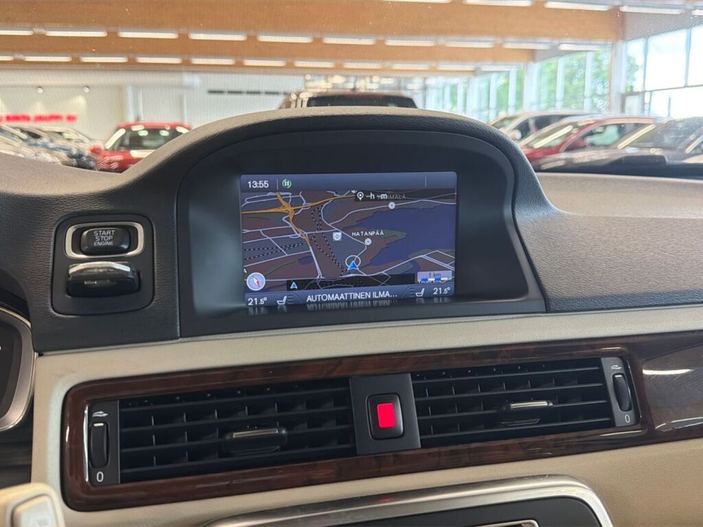 Volvo V70 2014 Punainen