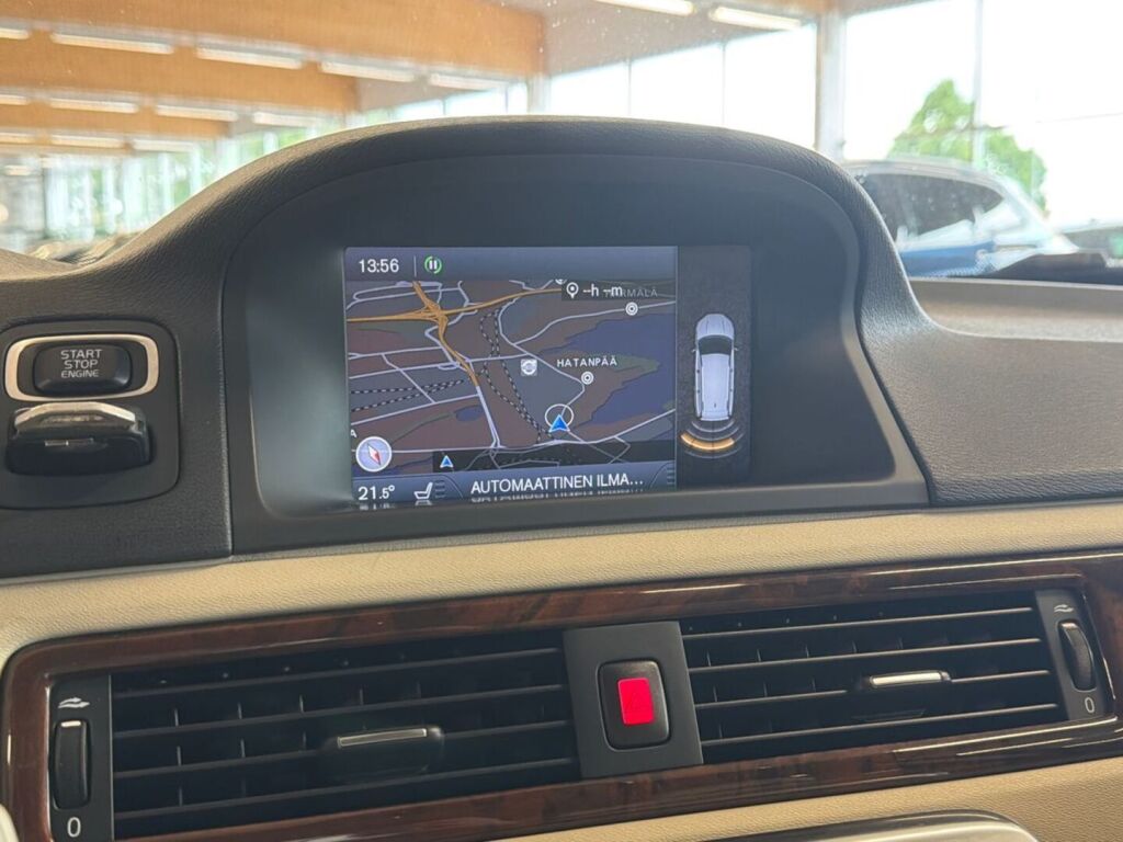 Volvo V70 2014 Punainen