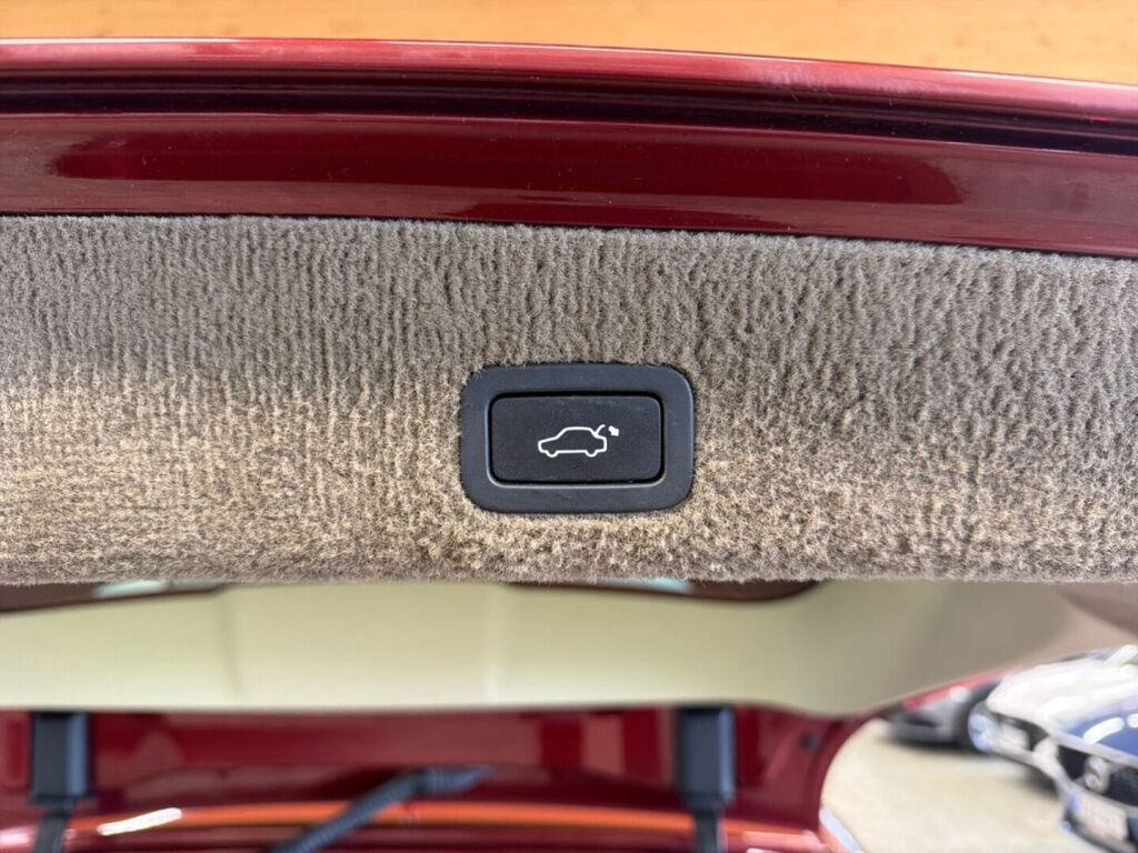 Volvo V70 2014 Punainen