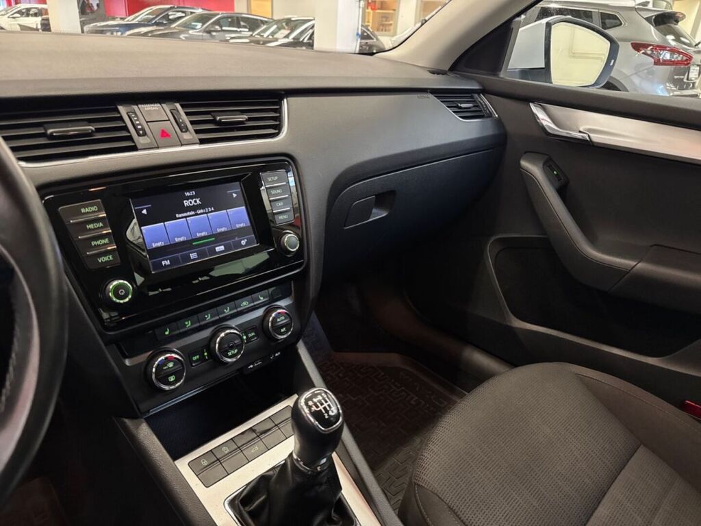 Skoda Octavia 2014 Valkoinen