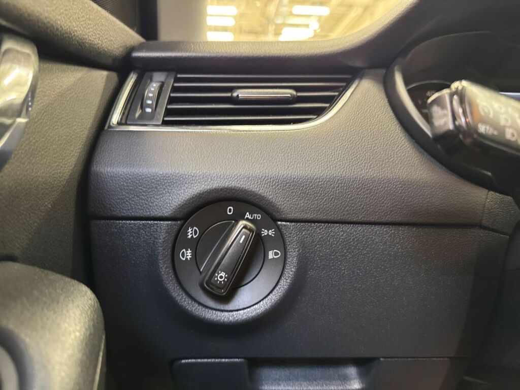 Skoda Octavia 2014 Valkoinen