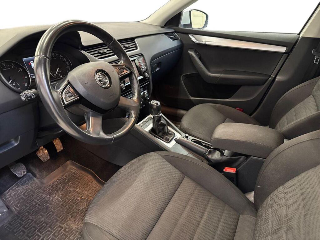 Skoda Octavia 2014 Valkoinen