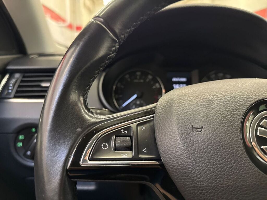 Skoda Octavia 2014 Valkoinen