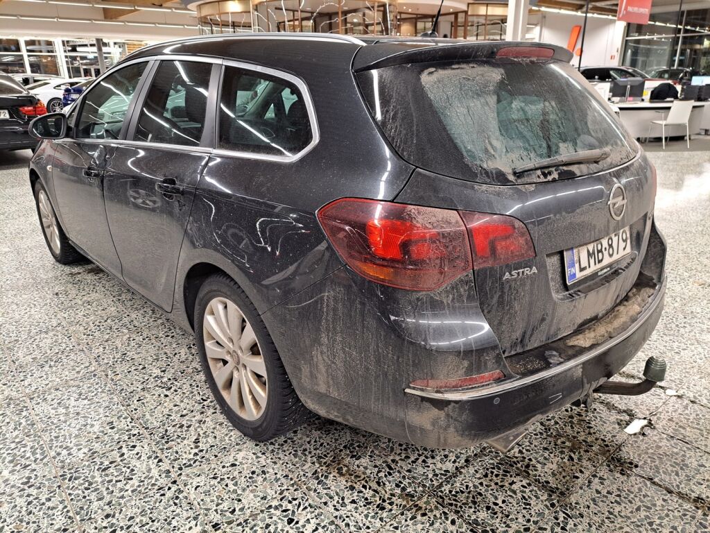 Opel Astra 2013 Musta