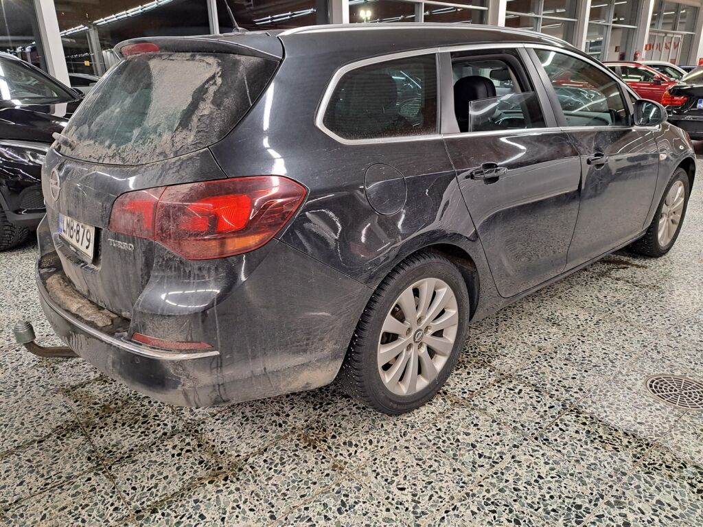 Opel Astra 2013 Musta