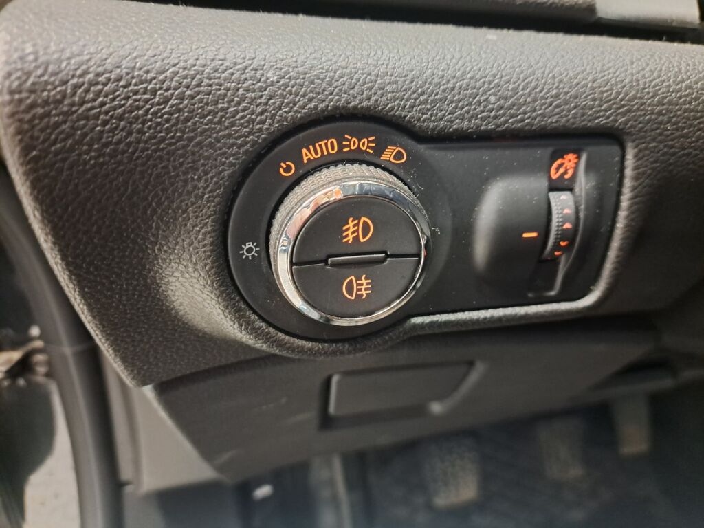 Opel Astra 2013 Musta