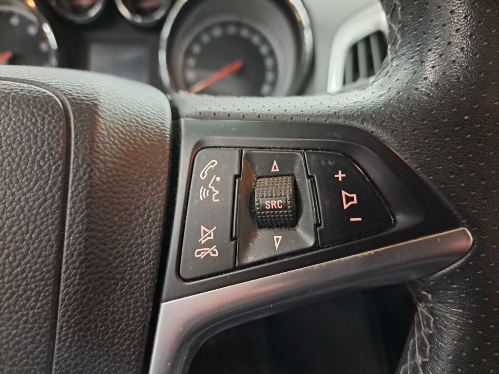 Opel Astra 2013 Musta