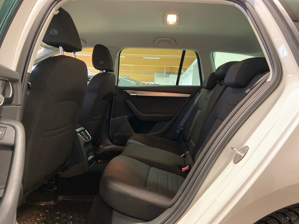 Skoda Octavia 2013 Valkoinen