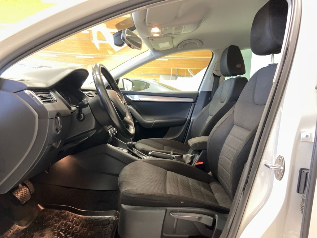 Skoda Octavia 2013 Valkoinen
