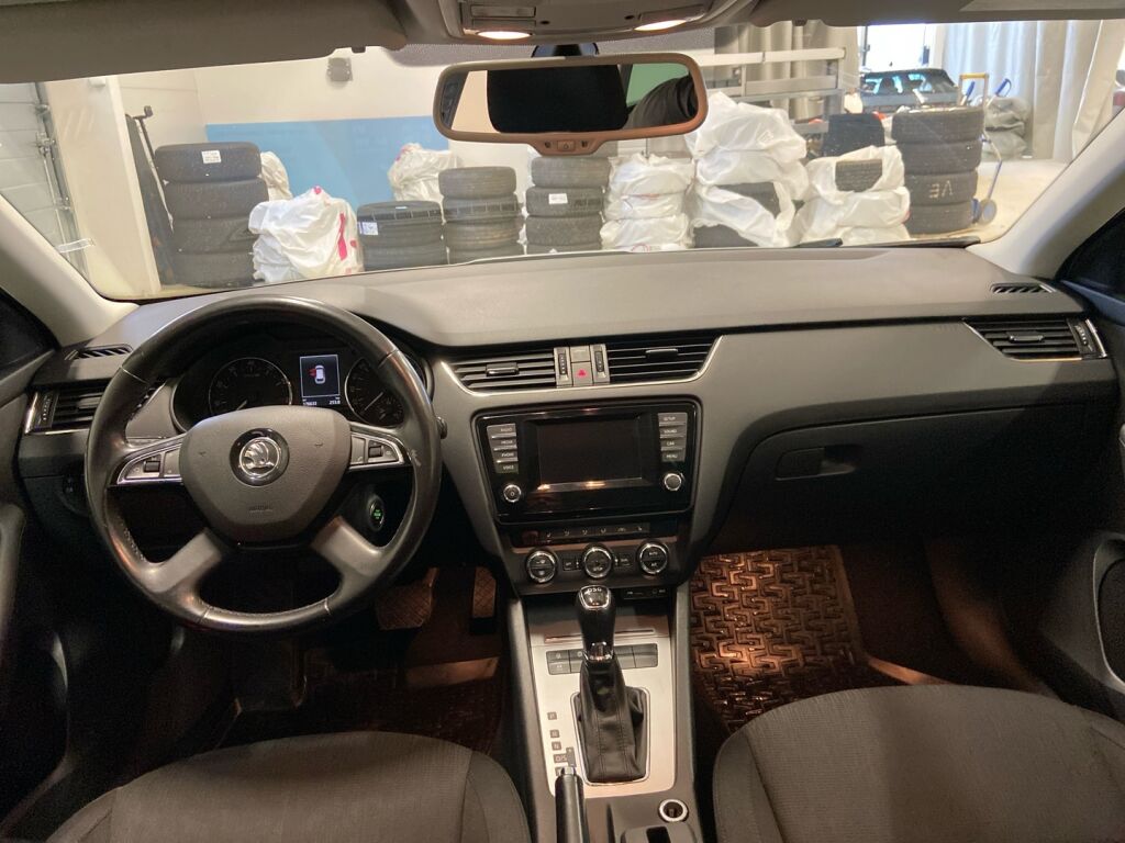 Skoda Octavia 2013 Valkoinen