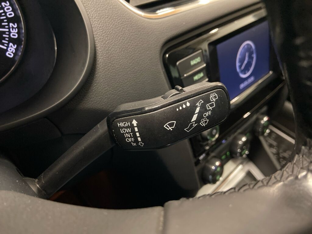 Skoda Octavia 2013 Valkoinen