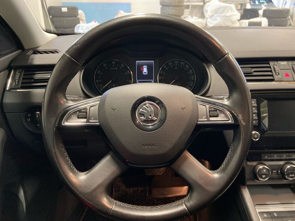 Skoda Octavia 2013 Valkoinen