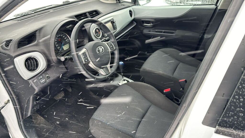 Toyota Yaris 2013 Valkoinen