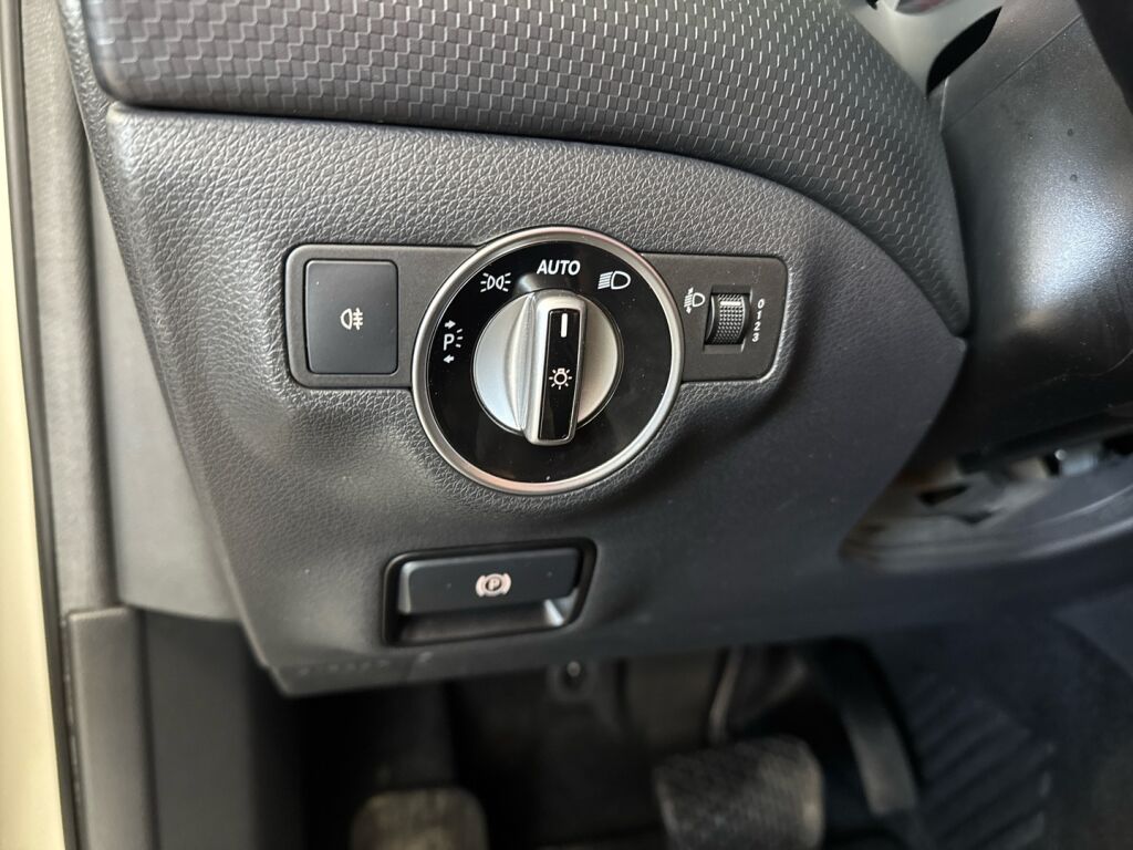 Mercedes-Benz A 2013 Valkoinen