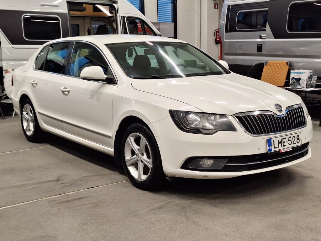 Skoda Superb 2014 Valkoinen