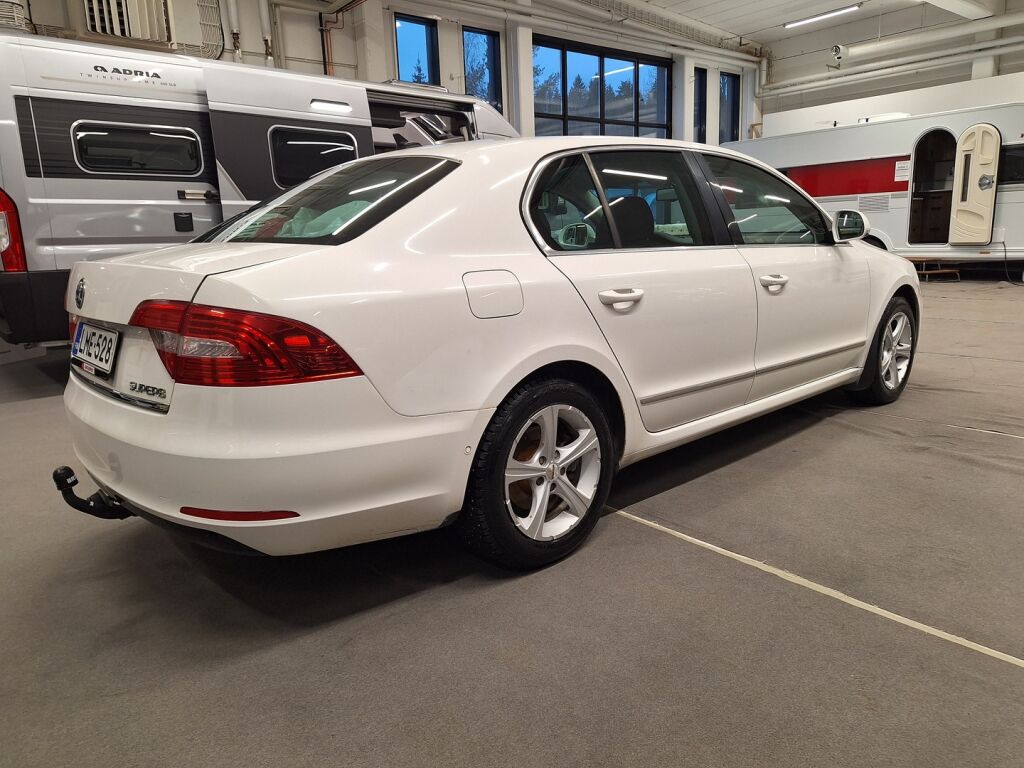 Skoda Superb 2014 Valkoinen