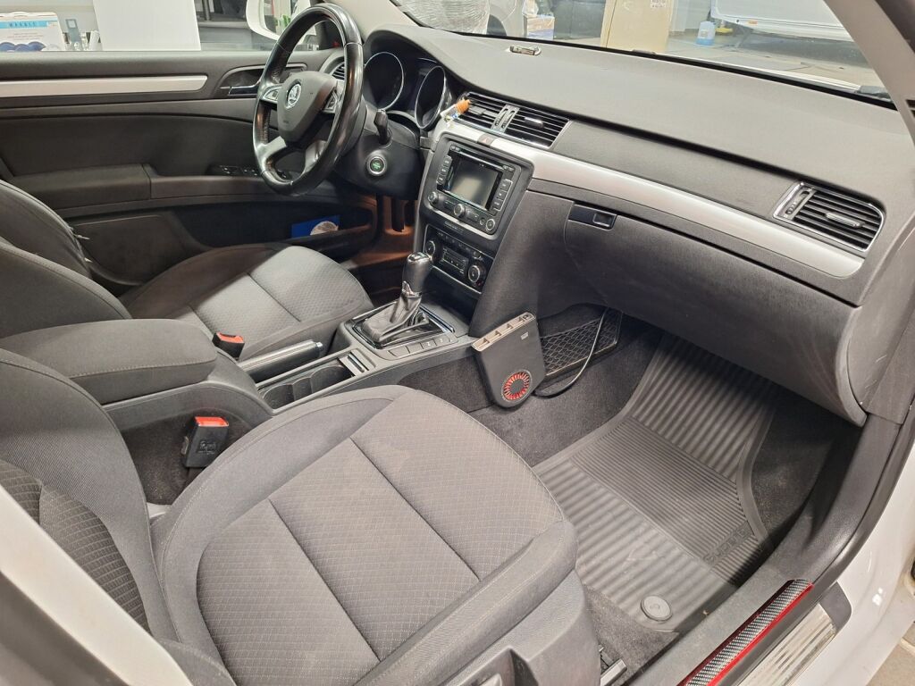 Skoda Superb 2014 Valkoinen