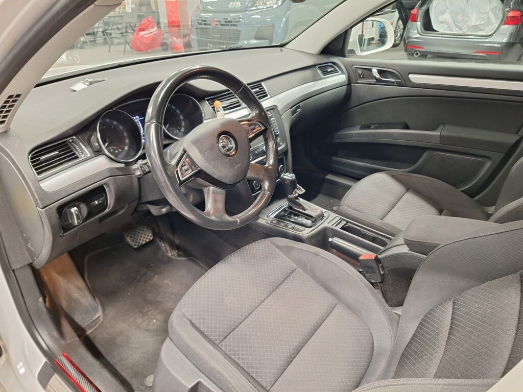 Skoda Superb 2014 Valkoinen