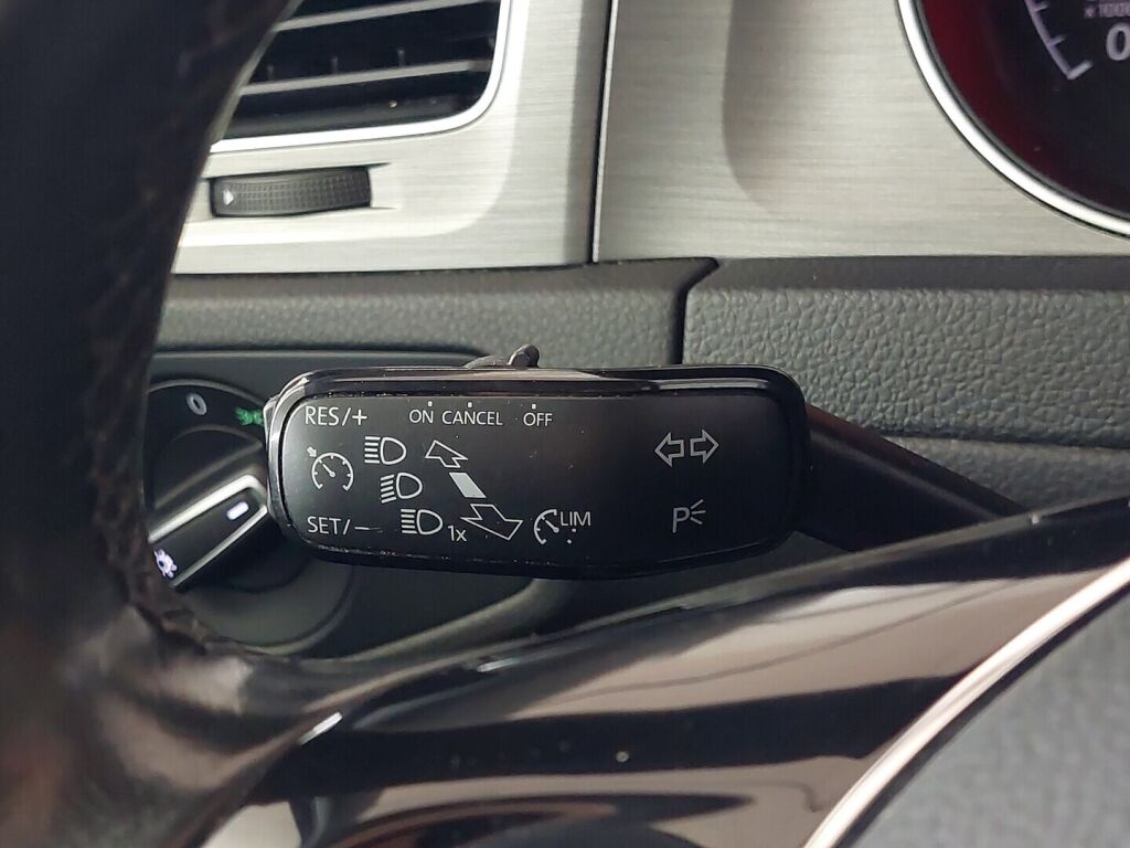 Volkswagen Golf 2013 Punainen