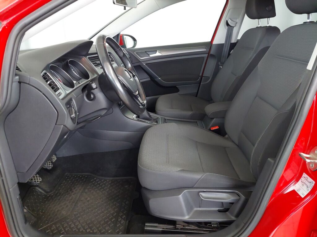 Volkswagen Golf 2013 Punainen