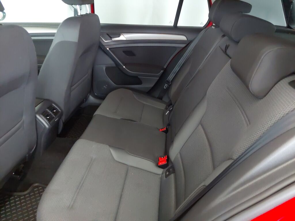 Volkswagen Golf 2013 Punainen