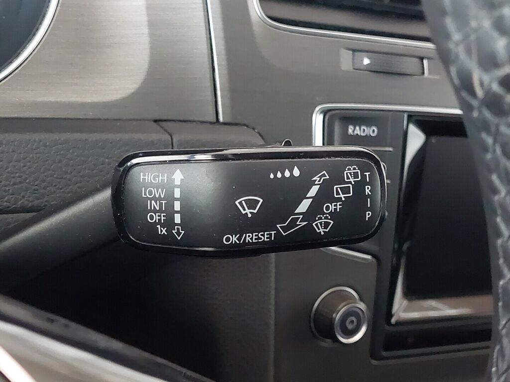 Volkswagen Golf 2013 Punainen