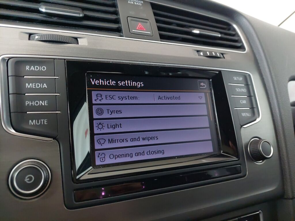 Volkswagen Golf 2013 Punainen