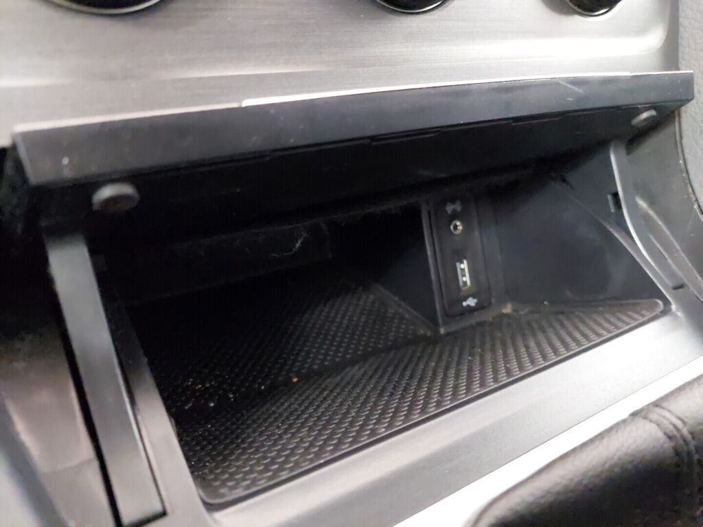 Volkswagen Golf 2013 Punainen