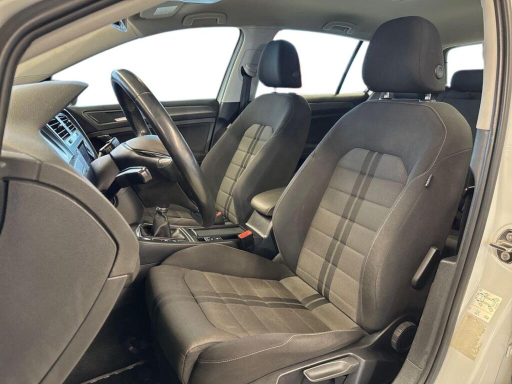 Volkswagen Golf 2013 Valkoinen