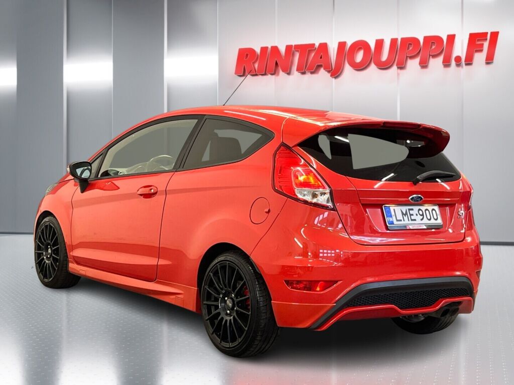 Ford Fiesta 2013 Punainen