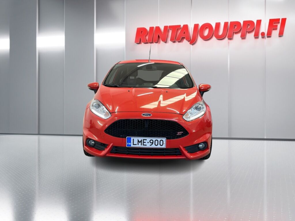 Ford Fiesta 2013 Punainen