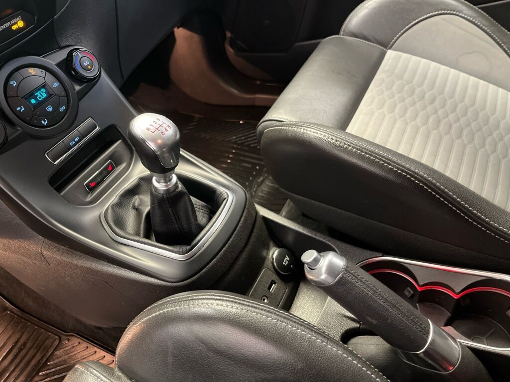 Ford Fiesta 2013 Punainen