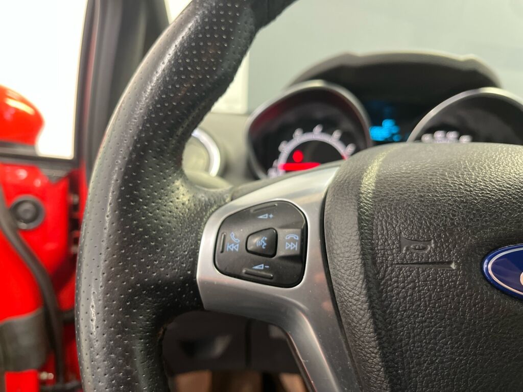 Ford Fiesta 2013 Punainen