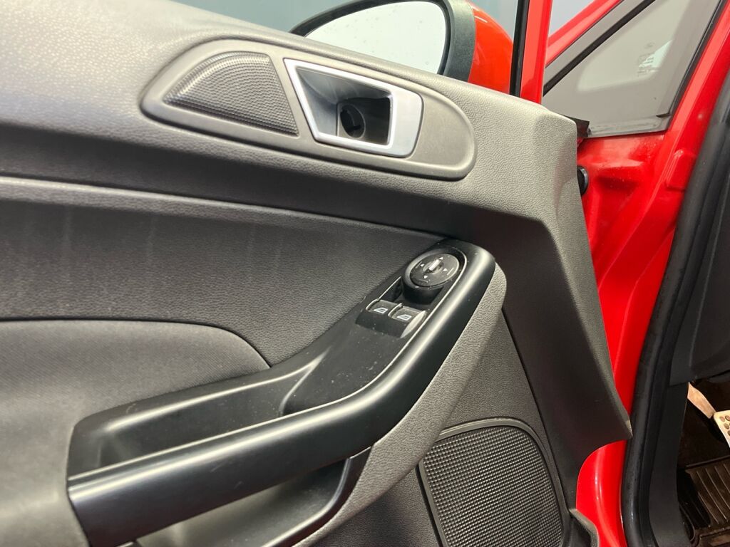 Ford Fiesta 2013 Punainen