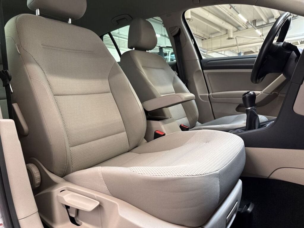 Volkswagen Golf 2014 Musta