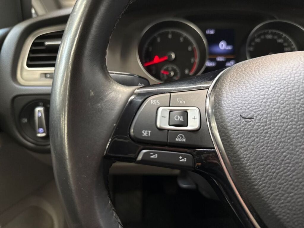 Volkswagen Golf 2014 Musta