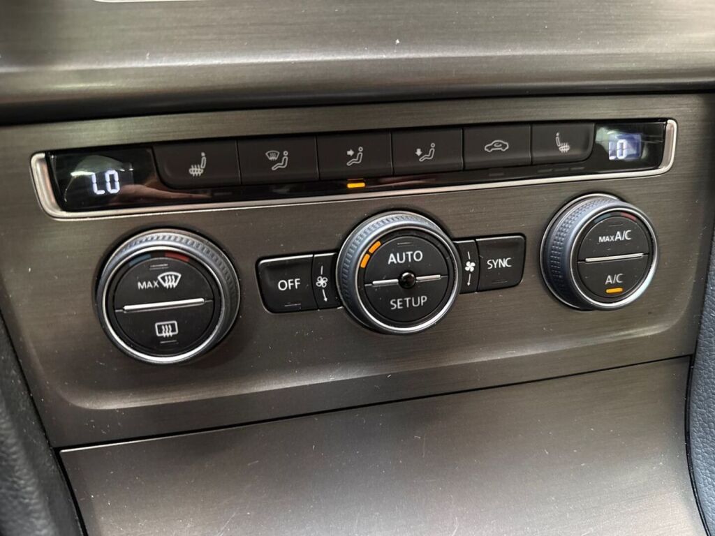 Volkswagen Golf 2014 Musta