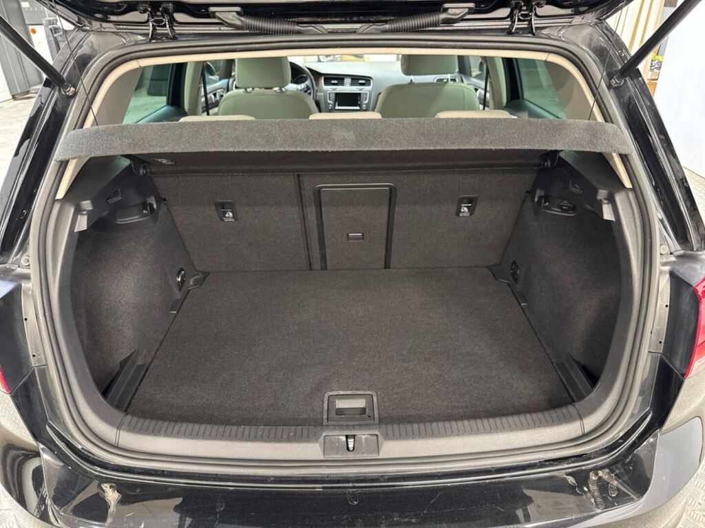 Volkswagen Golf 2014 Musta