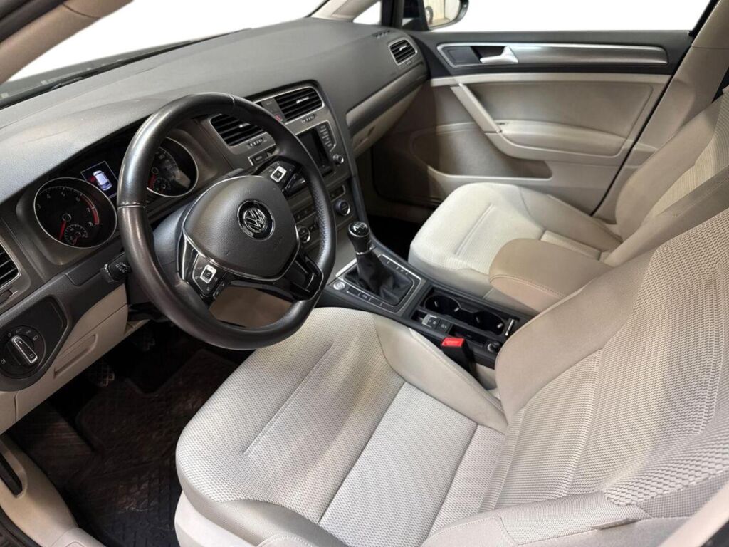 Volkswagen Golf 2014 Musta