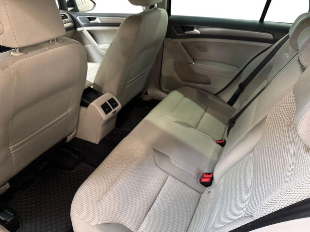 Volkswagen Golf 2014 Musta