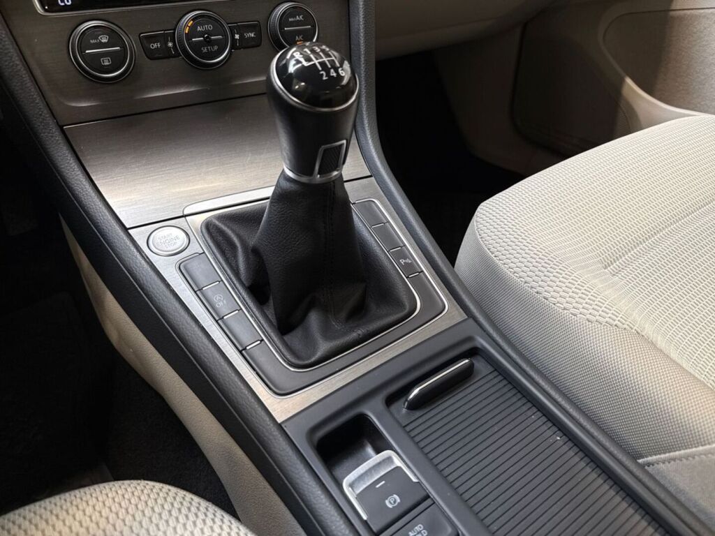 Volkswagen Golf 2014 Musta