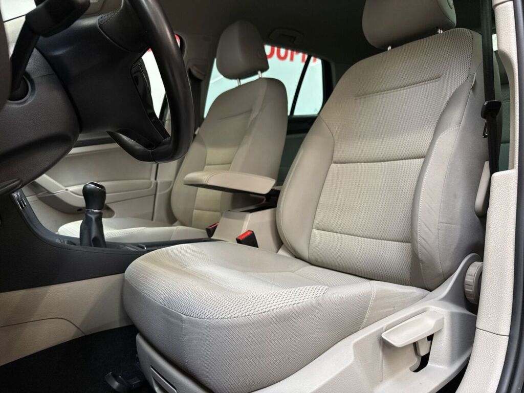 Volkswagen Golf 2014 Musta
