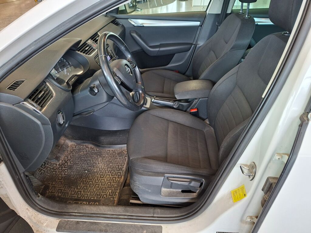Skoda Octavia 2013 Valkoinen