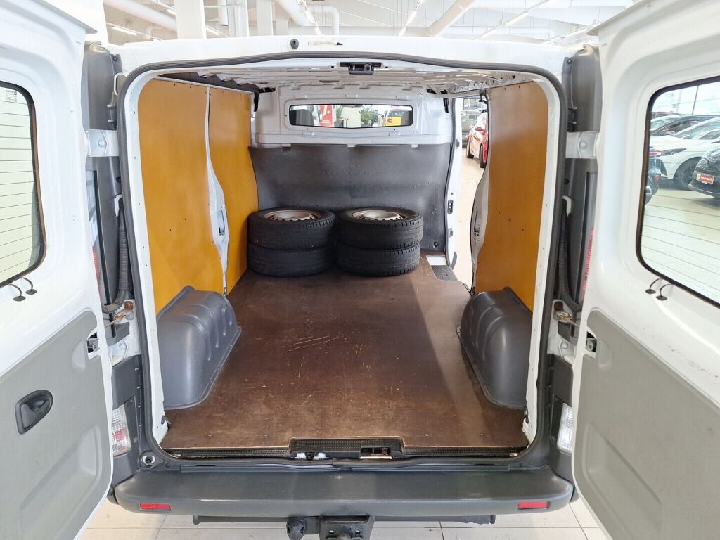 Nissan Primastar 2005 Valkoinen