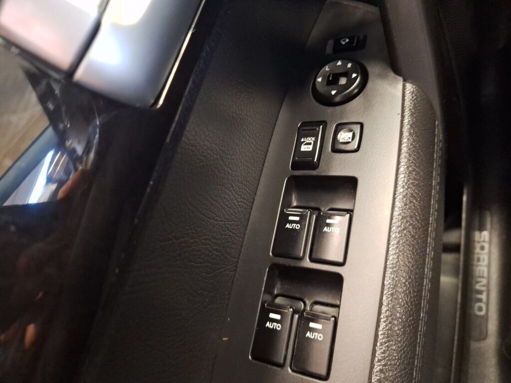 Kia Sorento 2014 Ruskea (beige)