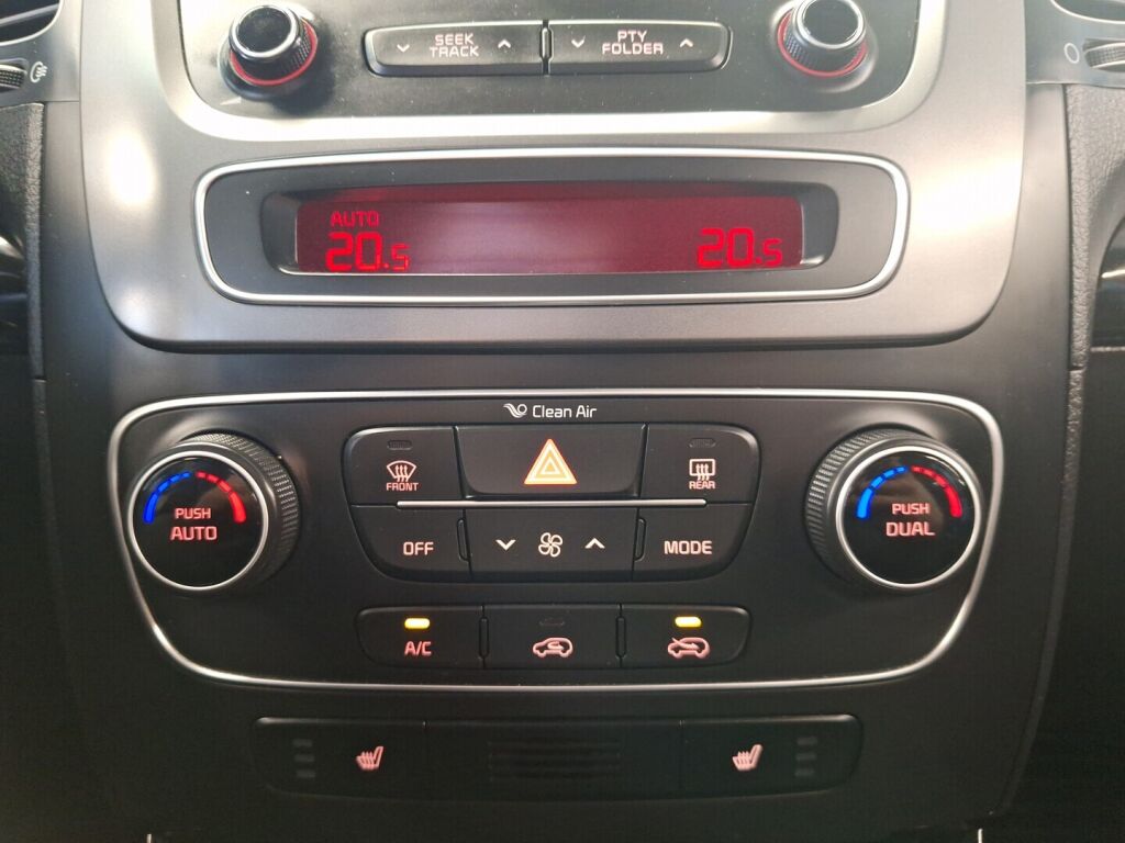 Kia Sorento 2014 Ruskea (beige)