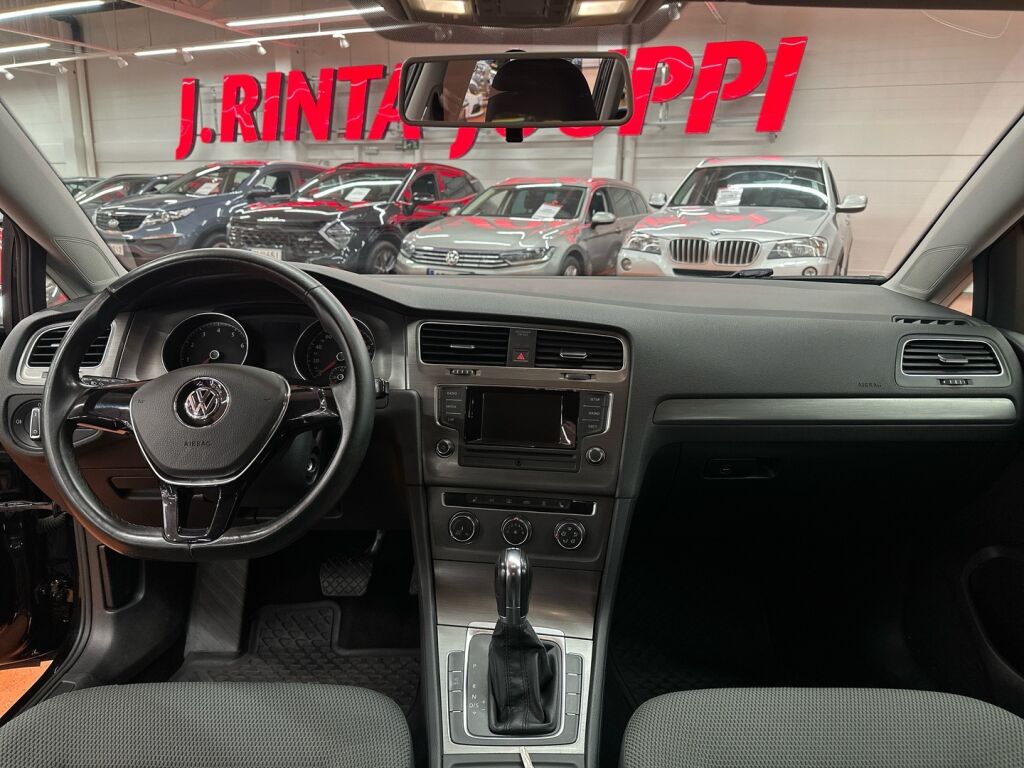 Volkswagen Golf 2013 Musta