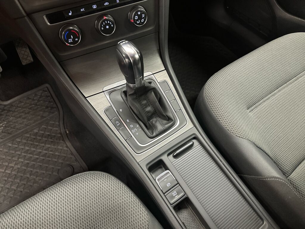 Volkswagen Golf 2013 Musta