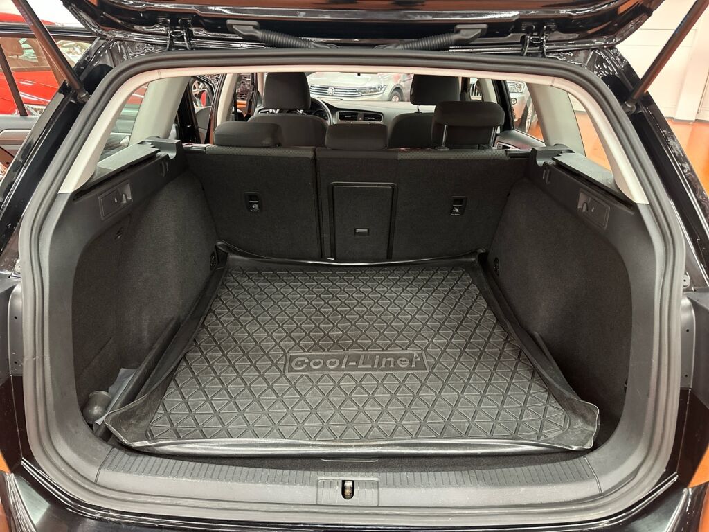 Volkswagen Golf 2013 Musta