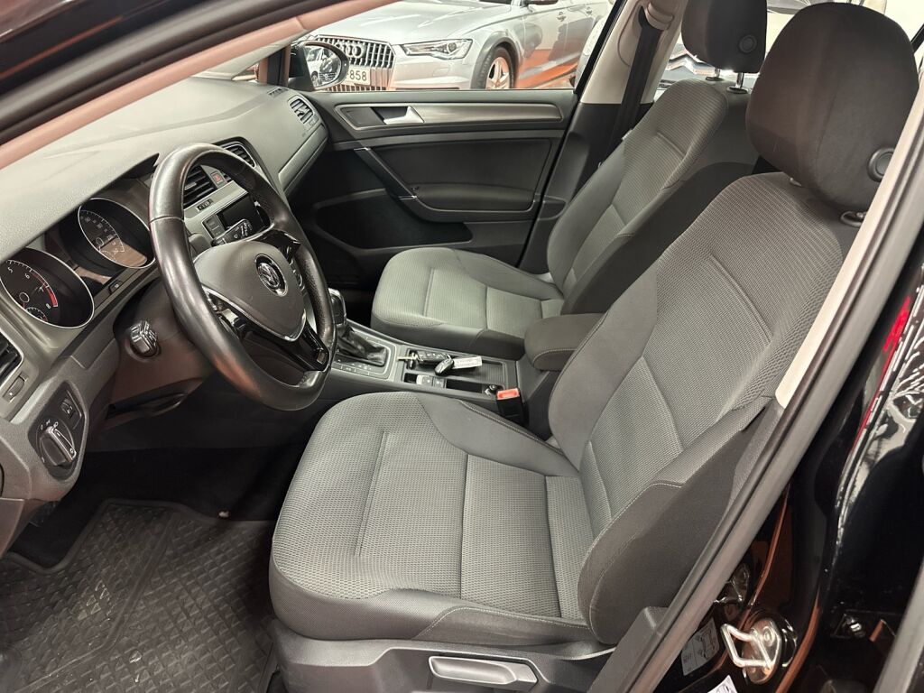 Volkswagen Golf 2013 Musta